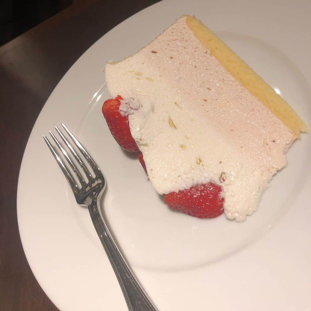 木下望さんのインスタグラム写真 - (木下望Instagram)「ハーブスのランチへ行ってきました🍝なんとメニューが変わってた🙀そして1700円に値上げ🙀 ・ でも、新しいメニューも美味しかったよ❤️ままと一緒に行ったんだけど美味しいって言ってくれて嬉しかった❤️ ・ のんは野菜たっぷりのハーブソーセージ？みたいなやつ食べた🥺うますぎ🥺 ・ ままが食べてたトマトのやちも美味しかった🍅ゴロゴロトマト🍅 ・ ケーキが3種類から選べるシステムは変わらずだったよ！苺のレアチーズにした🥺🍓 ・ サラダ、パスタ、ケーキ、飲み物ついたランチだよ🍝みんな行ってみてぇ🥺おススメ🥺 ・ 混む時あるで気をつけてねぇん🕵️‍♀️ ・ #ハーブス #ハーブスのケーキ #ハーブスランチ #ハーブスケーキ #パスタ #パスタランチ #サラダ #ケーキ #ランチ #新宿グルメ #新宿ランチ #ルミネエスト新宿 #スタマリ」3月24日 8時23分 - nonchan_starmarie
