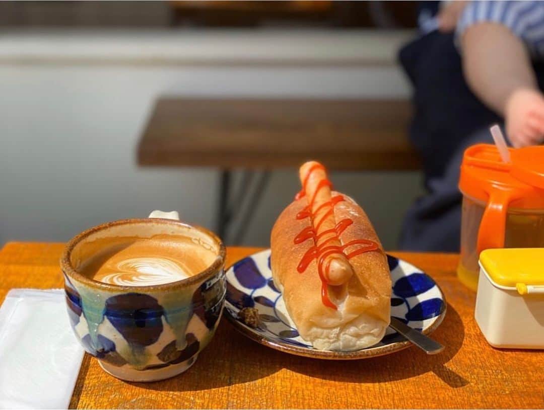黒澤かなえさんのインスタグラム写真 - (黒澤かなえInstagram)「レリビー特製たまらん、 ふわふわむっちりホットドッグ🌭 幸せモーニングでした〜☀︎ ．  #letitbe#coffee#morning」3月24日 8時37分 - k_kana