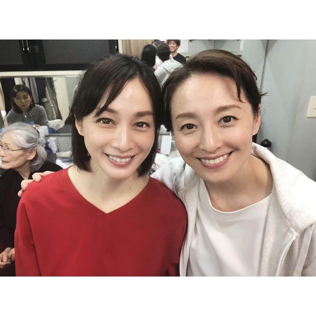竹中友紀子のインスタグラム：「#朗読劇  秋元松代の世界 「婚期」にてご一緒させていただいた月影瞳さんと千秋楽の楽屋にて。 瞳さんがもう本当に素敵過ぎて。 大好き❤」