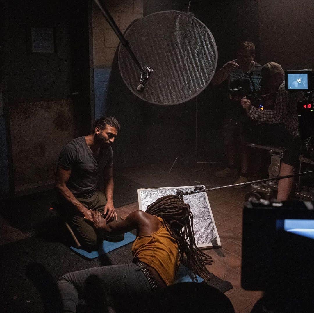 The Walking Deadさんのインスタグラム写真 - (The Walking DeadInstagram)「Here is a #BTS look at Michonne’s final episode.  #TWD #TWDFamily」3月24日 9時20分 - amcthewalkingdead