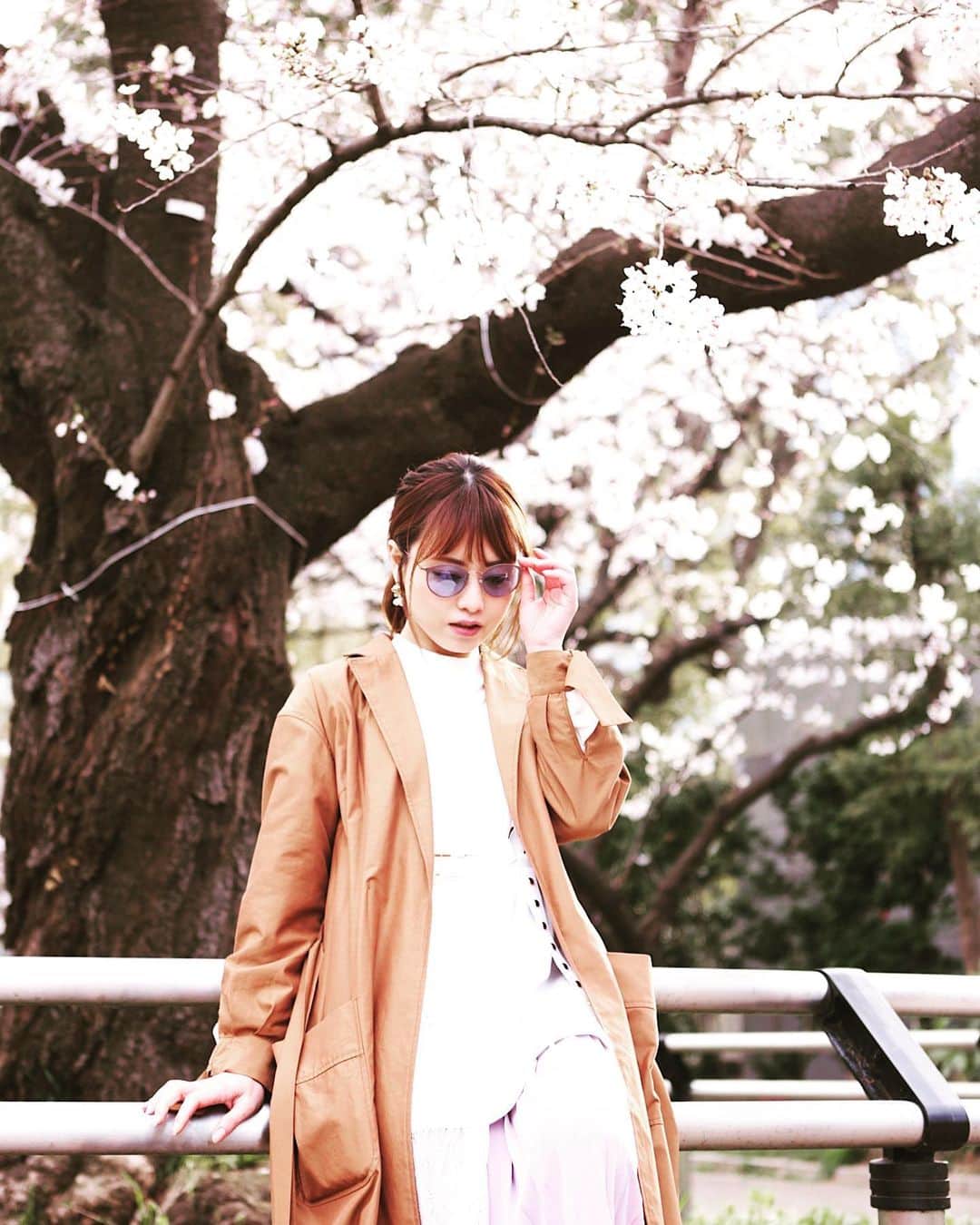 吉沢明歩さんのインスタグラム写真 - (吉沢明歩Instagram)「👓めがね👓めがね🌸  #めがね女子#めがねコーデ#買って使ってなかったんだけど#きれいな色#今まで出番なかったけどお気に入りデザイン笑#度なし#度入り欲しい#視力落ちてきたかも」3月24日 9時23分 - akiho__yoshi