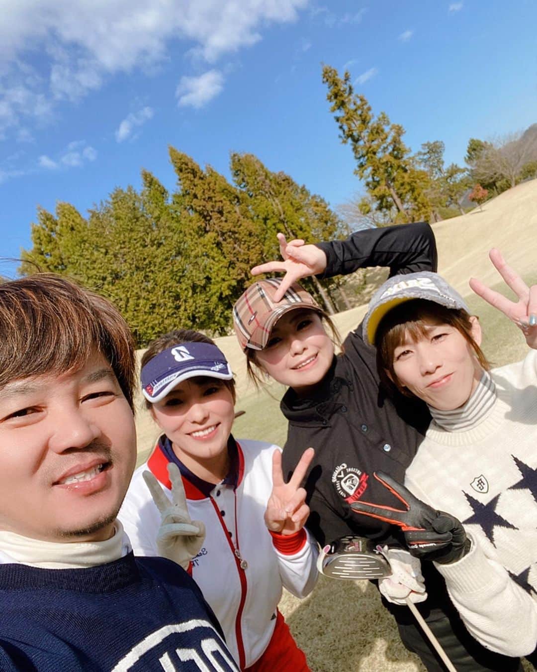 のインスタグラム：「昨日のゴルフ⛳️⭐️ いっぱい勉強になりました。 最高に楽しい１日でした😊 本当にありがとございました😌 #ゴルフ#桜🌸咲いてた#楽しかったなぁ😊#前向きに」