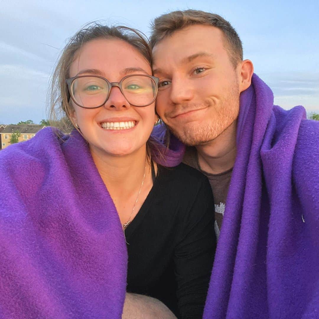 ルビー・ハロルドのインスタグラム：「Sunset dates 6ft apart minus the 6ft」
