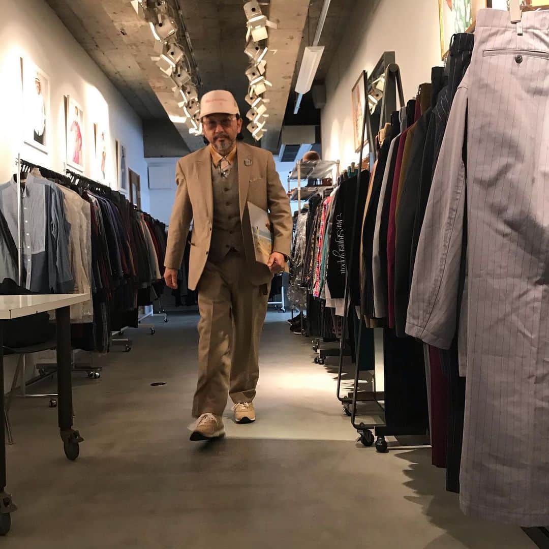 大久保篤志さんのインスタグラム写真 - (大久保篤志Instagram)「#neilyoung  #onthebeach  #shanti #unitedarrowsandsons #shirt #engineeredgarments #suit#supreme #vest #thestylistjapan #poketsquare #poloralphlauren #eyeglasses  #白山眼鏡 #thestylistjapan #sneaker #newblance #mensfashion  #vinylcollection」3月24日 10時38分 - okubomegane