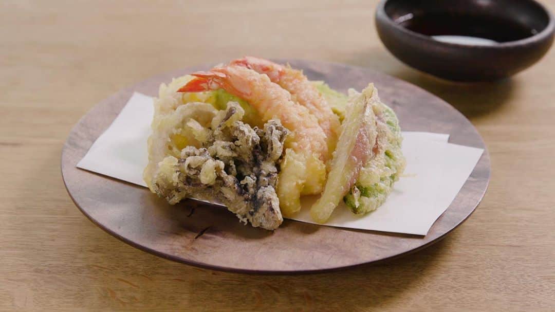 水嶋ヒロのインスタグラム：「Hiro-Meshi ☺︎ #19 How To Cook “TEMPURA” Japanese Home-Style Cooking. #NewEpisode #19 #Uploaded #新エピソード #更新 #youtubechannel #hiromizushima #hiromeshi #ヒロメシ #水嶋ヒロ #天ぷら #tempura #japanesehomestylecooking #家庭料理 #初心者 #beginner #BANZAIJAPAN #music」