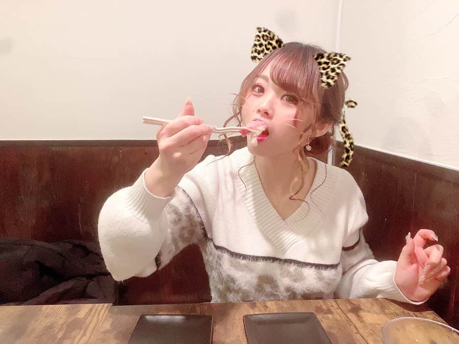 のインスタグラム：「. . 2020.03.24 . わかってます。 わかってるけど美味しいもの食べる時って絶対顔みんなおかしいから🤣‼️ . 肉寿司おいしいよね🤤🍣🍖 誰か一緒に食べにいこ？？ . open20:30~ 本日は出勤します‼️久々‼️ . .  #中洲 #歌舞伎町  #名古屋 #ミナミ #すすきの #錦 #キャバクラ #ニュークラブ #ラウンジ #ガールズバー #朝キャバ #昼キャバ #朝昼キャバ #キャバ嬢 #ホステス #ポケパラ #ナイツネット #きゃばきゃば #キャバコレ #AV女優 #撮影 #宣材写真 #モデル #ドレス #バリポケ  #ドンペリ #ソウメイ#アルマンド #シャンパン」