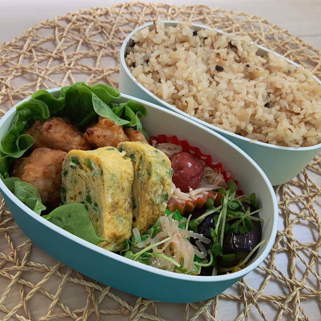 本田しおりのインスタグラム：「#今日のお弁当  昨日の夕飯をお弁当用によけておいただけw 多分食べる時間ないと思うけど🥺  #お弁当 #本田弁当 #旦那さん弁当 #神ちゃん弁当」
