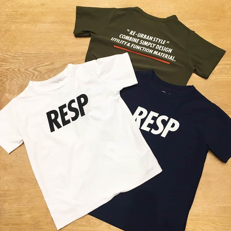 こども ビームスさんのインスタグラム写真 - (こども ビームスInstagram)「【new arrival】 ＜RE/SP＞コンセプトTシャツ 2017年設立、「Restyle Sports 」の略字からネーミングされた「RE/SP(アールイーエスピー)」✨ 元気いっぱいのお子様にぴったり。吸水しやすい加工を施したUVカット効果のある生地を使用したTシャツです❗️ . サイズ:130-16cm カラー:WHITE、KHAKI、NAVY ¥4,500+税 . #resp #アールイーエスピー #white #navy #khaki #ホワイト #ネイビー #カーキ #uvカット #uvcut #吸水 #tshirt #kidstshirt #kids #tシャツ  #kodomobeams  #beams  #daikanyama  #こどもビームス  #ビームス  #代官山 新作アイテムはプロフィールのリンク🔗からビームス公式サイト、こども ビームスページをチェック❗️ ※お問い合わせにつきましては、お電話にて承ります。」3月24日 11時20分 - kodomo_beams