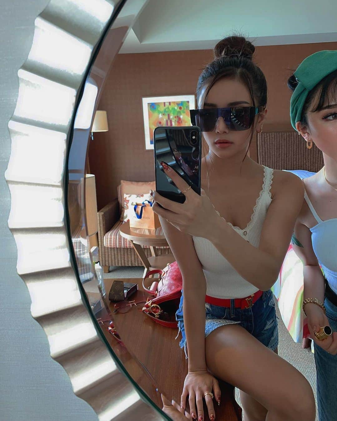 えがさりさんのインスタグラム写真 - (えがさりInstagram)「メイク中😎私は暇」3月24日 11時28分 - arielluv1