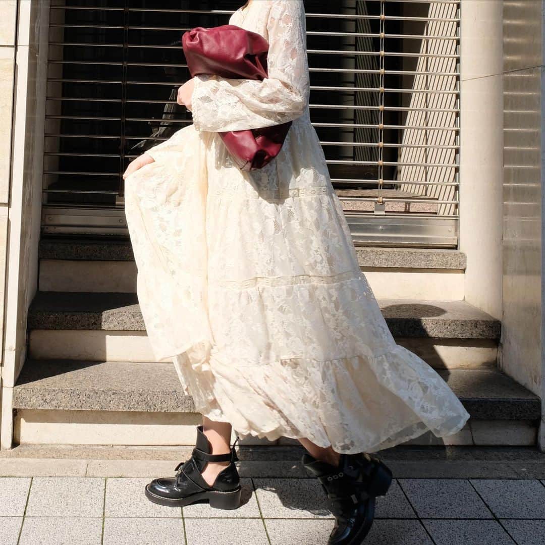 正中雅子さんのインスタグラム写真 - (正中雅子Instagram)「race🕊 * 久しぶりにレースでティアードドレスが新鮮でお気に入りの新作ちゃん♡ * #MACHATT #masaco服」3月24日 11時31分 - masacoshonaka