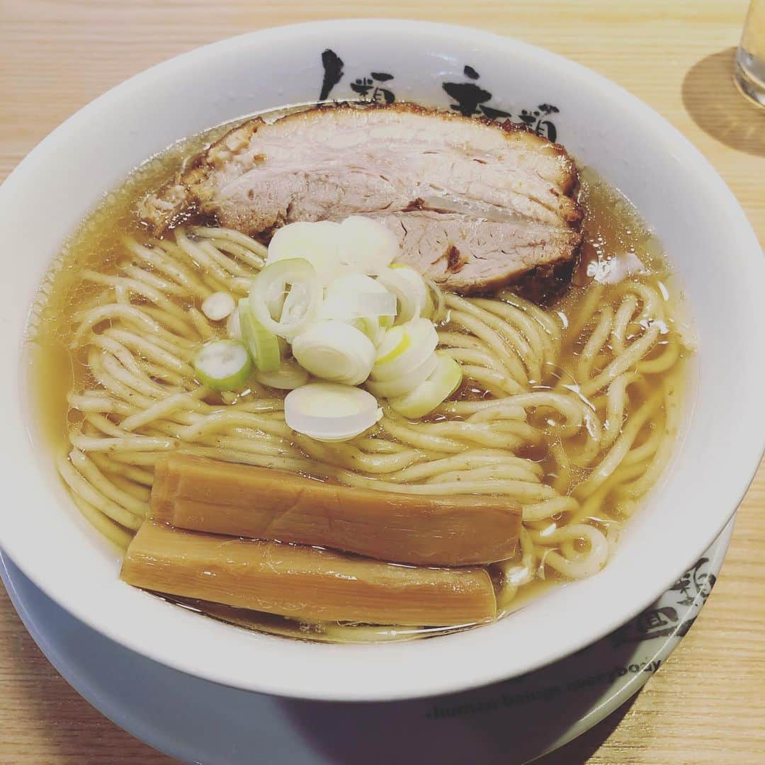 瀬下豊さんのインスタグラム写真 - (瀬下豊Instagram)「久しぶりに食べれた！  1時間半並んだ。味も最高やけど店員さんの働いてる姿勢が見てて素晴らしい！！！ 大好きやわ〜！！！ #西中島南方  #人類みな麺類  #macroらーめん  #出汁は貝系」3月24日 11時46分 - tjkseshita