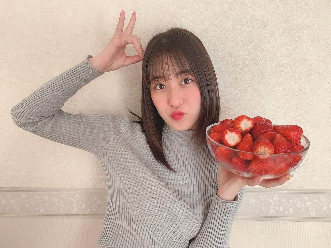 布施柚乃さんのインスタグラム写真 - (布施柚乃Instagram)「🍓﻿ ﻿ 毎年恒例のいちごパーティ🍓☻﻿ ﻿ 美味しかった。☻﻿ 幸せだった。☻﻿ ﻿ に限る😳﻿ ﻿ #strawberry#berry#red#party#strawberryparty#fruits#photo#happy#sweet#いちご#ストロベリー#いちごちゃん#あまおう#苺#大粒#美味しい#甘い#酸っぱい#ゆのぴく#🍓#🍓🍓 #🍓🍓🍓」3月24日 12時10分 - yuno.fuse