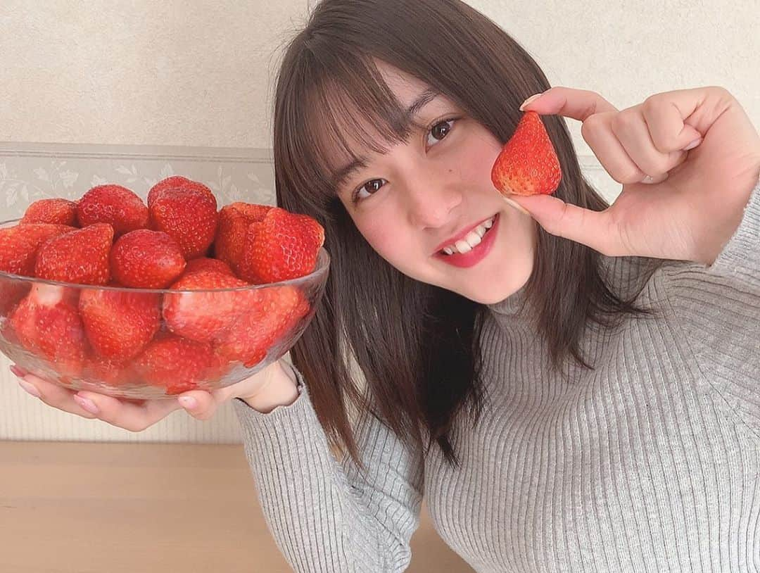 布施柚乃さんのインスタグラム写真 - (布施柚乃Instagram)「🍓﻿ ﻿ 毎年恒例のいちごパーティ🍓☻﻿ ﻿ 美味しかった。☻﻿ 幸せだった。☻﻿ ﻿ に限る😳﻿ ﻿ #strawberry#berry#red#party#strawberryparty#fruits#photo#happy#sweet#いちご#ストロベリー#いちごちゃん#あまおう#苺#大粒#美味しい#甘い#酸っぱい#ゆのぴく#🍓#🍓🍓 #🍓🍓🍓」3月24日 12時10分 - yuno.fuse