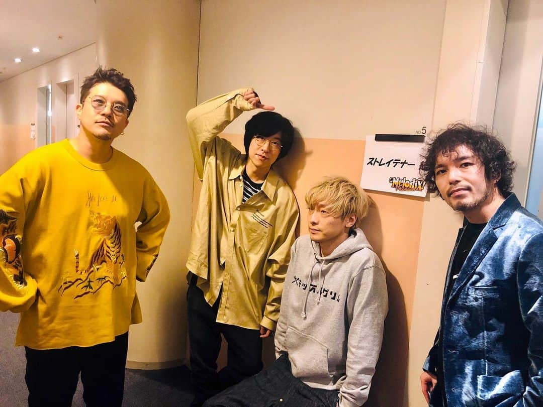 ホリエアツシさんのインスタグラム写真 - (ホリエアツシInstagram)「新曲"Graffiti"演るでー🎶 #ストレイテナー #プレミアmelodix #テレビ東京」3月24日 12時32分 - a.horie