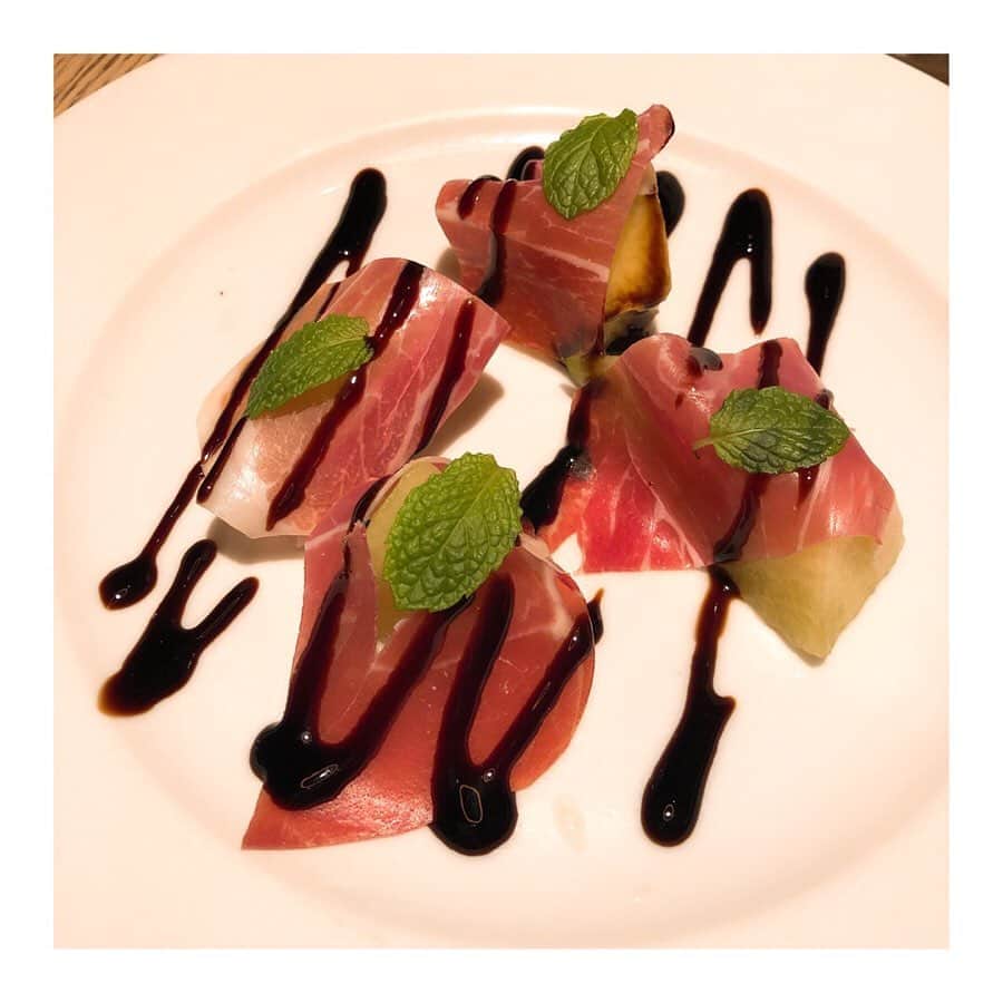 葉月ゆめさんのインスタグラム写真 - (葉月ゆめInstagram)「みさちゃん ケリーちゃん。🍴💗 可愛い子と食べるゴハンは美味しいし楽しいな また行こうね ♡ ・ ・ みさちゃんが素敵なものをプレゼントしてくれたの…！ とても綺麗だから、また次に載せます 💠るん #お友だちごはん #幸せな時間」3月24日 12時46分 - yume_hazuki