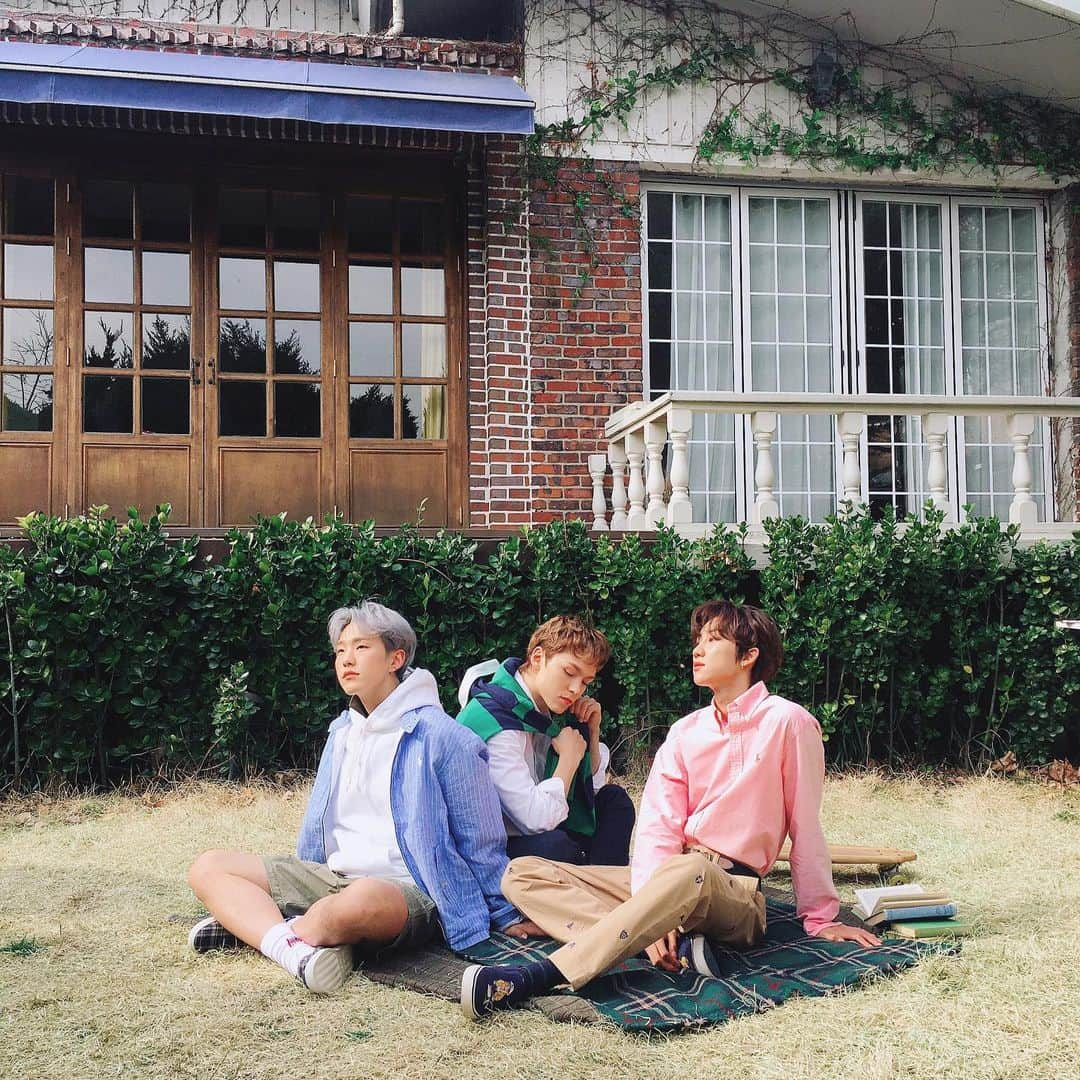 SEVENTEENさんのインスタグラム写真 - (SEVENTEENInstagram)「HIGHCUT Behind☀  #SEVENTEEN #HIGHCUT」3月24日 13時00分 - saythename_17