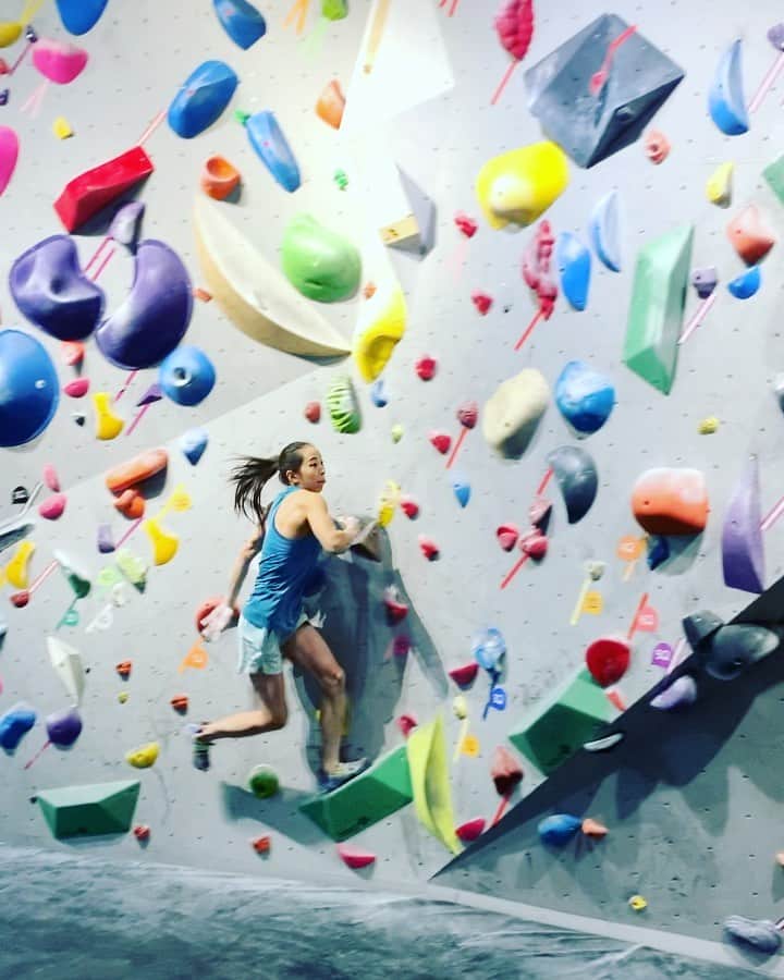 野口啓代のインスタグラム：「run🏃‍♀️＋jump🐇＋climb🧗🏻‍♀️ . . . 🗣『おしっ..ぁいいいぃー!!』 惜しくも落ちたかと思ったら出来てた的な?😏 ————————————— @dogwood_climbing_chofu  @au_official #大和証券 #セブンイレブン @thenorthfacejp @raffinee_orientalbio #三井不動産 @cowsoapcp #zeta  @c3fit @lasportivajp @petzl_official  @newhale_japan」