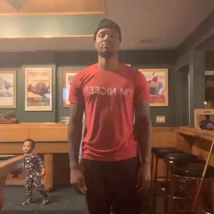 デイミアン・リラードのインスタグラム：「#somethingnewchallenge😂😂😂😂」