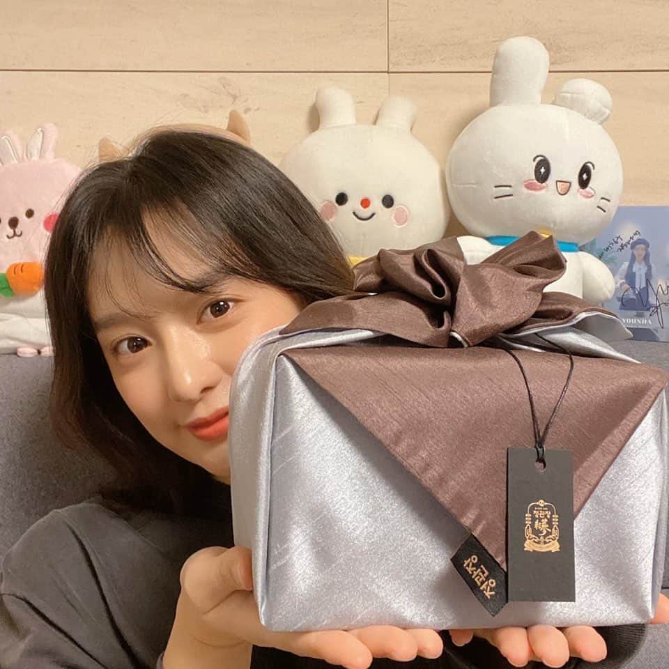 キム・ジウォンのインスタグラム：「잘 챙겨먹고 더더 건강해지겠습니다! 감사합니다! ;-) #광고 #정관장」