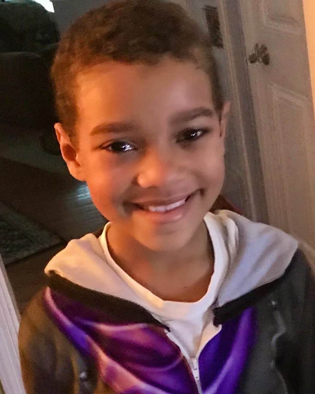 チャドウィック・ボーズマンのインスタグラム：「Everybody help me wish Landon a happy 9th birthday! He isn’t able to have a party this year because his family is doing their part to #FlattenTheCurve. Thank you to everyone who’s sacrificing by #socialdistancing and thank you to all of the medical professionals and frontline workers who are helping us fight and get through this historical pandemic.」