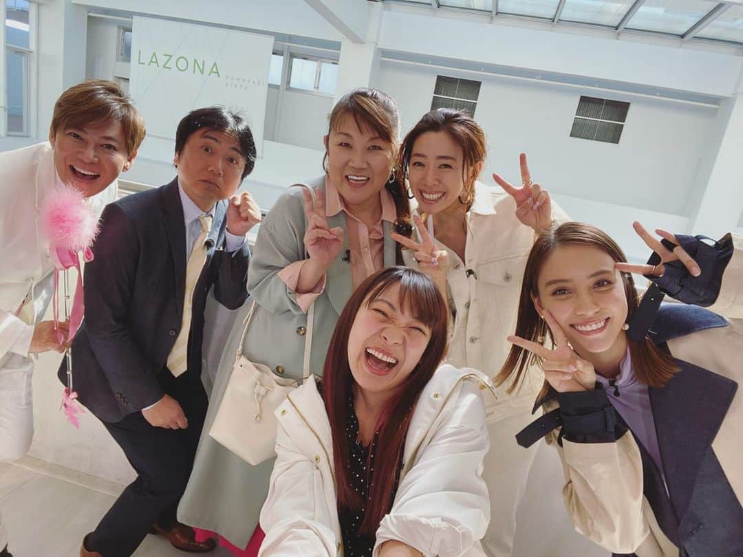 のインスタグラム：「ヒルナンデス　@hirunandesu_ntv_official 見てくださった皆様ありがとう❣️ 本番中フワちゃんが撮ってくれた写真🤣ですw☝️ あとで洋服のブランド名載せるね🙋‍♀️⤴︎」