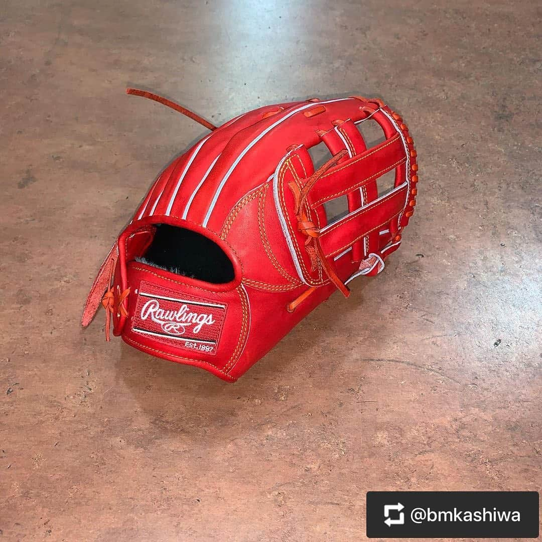 Rawlings Japanさんのインスタグラム写真 - (Rawlings JapanInstagram)「#Repost @bmkashiwa with @get_repost ・・・ . カスタムグラブ⚾️⚾️ 今年から学生対応でキャメルカラーがOK😊 なのでイメージチェンジ😁😁 Rオレンジ✖️キャメル‼️ 税込価格¥55.000円  #ベースマン#baseman#ベースマン柏#ベースマン柏支店 #ローリングス#rawlings #硬式グラブ#プロプリファード #外野手用 #BH8#Rオレンジ#✖️#キャメル#イメチェン#カスタム#パッチ交換#カラーパッチグラブ#少年野球#中学野球#高校野球#大学野球#社会人野球#プロ野球#草野球#硬式野球#軟式野球#野球#ソフトボール @rawlings_japan_llc」3月24日 15時19分 - rawlings_japan_llc