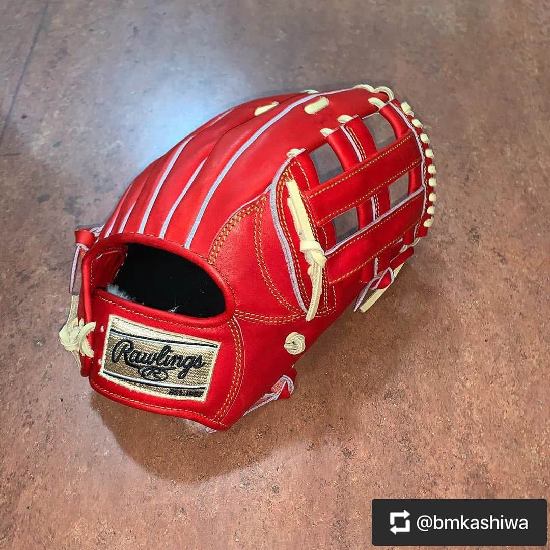 Rawlings Japanさんのインスタグラム写真 - (Rawlings JapanInstagram)「#Repost @bmkashiwa with @get_repost ・・・ . カスタムグラブ⚾️⚾️ 今年から学生対応でキャメルカラーがOK😊 なのでイメージチェンジ😁😁 Rオレンジ✖️キャメル‼️ 税込価格¥55.000円  #ベースマン#baseman#ベースマン柏#ベースマン柏支店 #ローリングス#rawlings #硬式グラブ#プロプリファード #外野手用 #BH8#Rオレンジ#✖️#キャメル#イメチェン#カスタム#パッチ交換#カラーパッチグラブ#少年野球#中学野球#高校野球#大学野球#社会人野球#プロ野球#草野球#硬式野球#軟式野球#野球#ソフトボール @rawlings_japan_llc」3月24日 15時19分 - rawlings_japan_llc