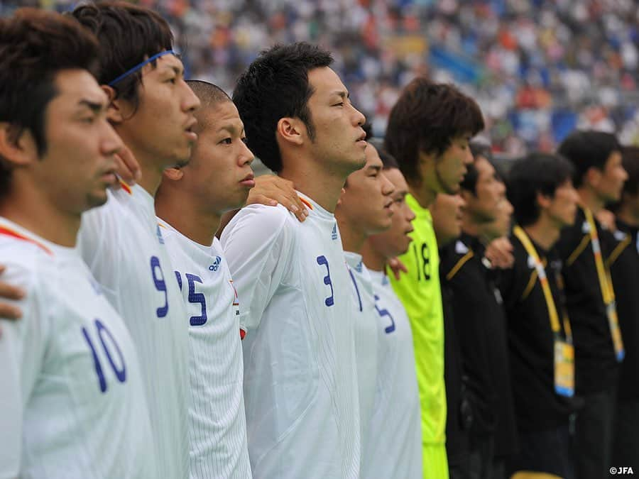 日本サッカー協会さんのインスタグラム写真 - (日本サッカー協会Instagram)「#李忠成 選手インタビュー🗣（#京都サンガFC ）JFA.jpにて公開中！ ・ JFA.jpでは【オリンピックへつなぐたすき】と題し、李忠成選手インタビューを公開しています。2008年の#北京オリンピック を経験し日本代表へ。当時を振り返ってもらいながら、オリンピックで得たことや感じた世界との差、そして現在のオリンピック代表候補に向けたエールなどを語ってもらいました。 ぜひご覧ください。 ・ 🏆2008年 北京オリンピック グループステージ 📅8.7　 0-1 アメリカ🇺🇸 📅8.10  1-2 ナイジェリア🇳🇬 📅8.13  0-1 オランダ🇳🇱 ・ メンバー GK #山本海人 #西川周作 DF #水本裕貴 #長友佑都 #森重真人 #安田理大 #内田篤人 #吉田麻也 MF #本田拓也 #谷口博之 #梶山陽平 #細貝萌 #本田圭佑 #香川真司 FW #豊田陽平 #李忠成 #岡崎慎司 #森本貴幸 ・ 監督 #反町康治 ・ #jfa #daihyo #u23日本代表」3月24日 15時27分 - japanfootballassociation