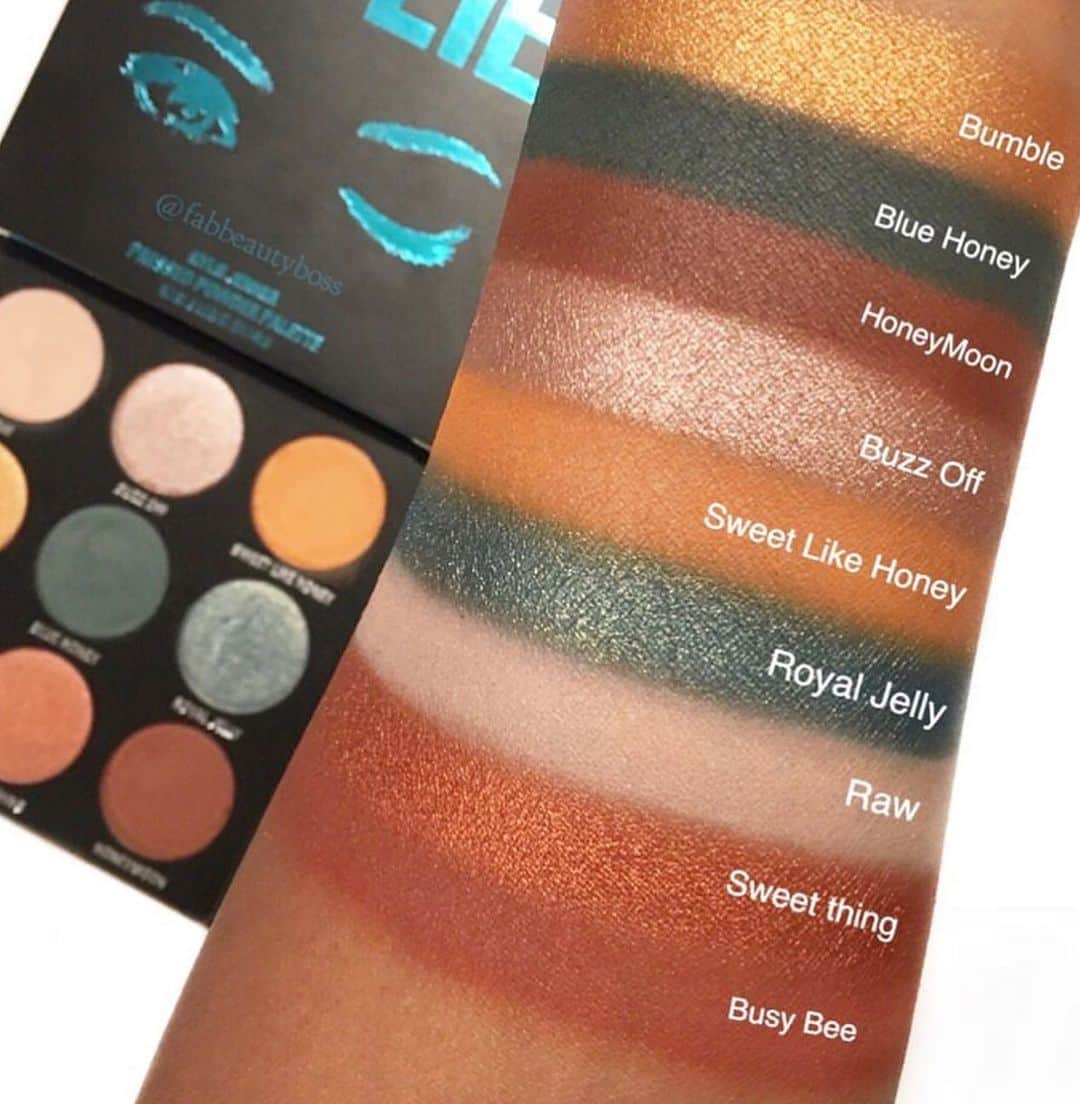 Kylie Cosmeticsさんのインスタグラム写真 - (Kylie CosmeticsInstagram)「what’s your favorite shade from the blue honey palette? 🍯 all kylie palettes are 30% off now at Ulta.com ✨ #ultabeauty」3月25日 0時55分 - kyliecosmetics