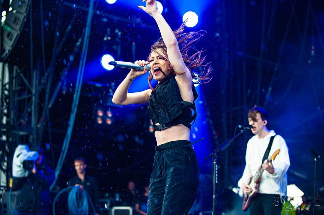 クリスシー・コスタンザさんのインスタグラム写真 - (クリスシー・コスタンザInstagram)「I’d give anything to be back at Rock am Ring in the pouring rain. 📷: Eva van Kuik」3月25日 1時04分 - chrissycostanza