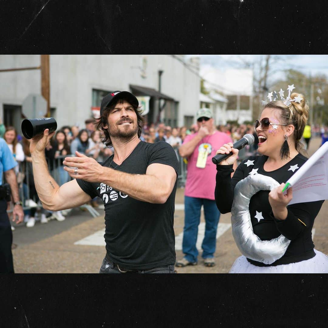 イアン・サマーホルダーさんのインスタグラム写真 - (イアン・サマーホルダーInstagram)「Thinking of less complicated days... THIS was my Sunday just a few short weeks ago at the #mardipaws2020 MardiPaws 2020 parade - @mardipawspresents -in my home town of Covington, Louisiana. A time when it wasn’t so scary to shake an elderly person’s hand so that they could let you know how proud of you they are... Getting to speak to my community standing in the street with a microphone talking to you all as my parents and family stood in the stands and on the street clapping, smiling, supporting and cheering me on was beyond special and I cherish the moment. The connection to home, that connection to community has stuck with me. It’s definitely the last time I’ve seen a group of people that happy together sharing an experience. Hopefully it’s not too far away that we get to come together again in large crowds smiling and happy people.  We will get back to living, to thriving but now with a much greater appreciation for fresh air, a friendly conversation and health. Not just for ourselves but for our world. Make no mistake, we are at war with a viral enemy. We are united. We’re all on the same side. For once. Imagine if we felt this caring all of the time... Now it’s time to practice social distancing and be prudent with our activities to STOP the spread of this virus. I can’t wait to see you the other side- until then, we have this technology. Spread kindness, compassion and good energy. People need it.  Thanks to Mayor Mark Johnson, everyone at the City of Covington, and all the participants and sponsors who went out of their way to make this such a special day for me and all the parade volunteers. A special thank you to the mastermind of it all, Denise Gutnisky for creating such special times for people to share. Your heart is boundless...」3月25日 1時14分 - iansomerhalder