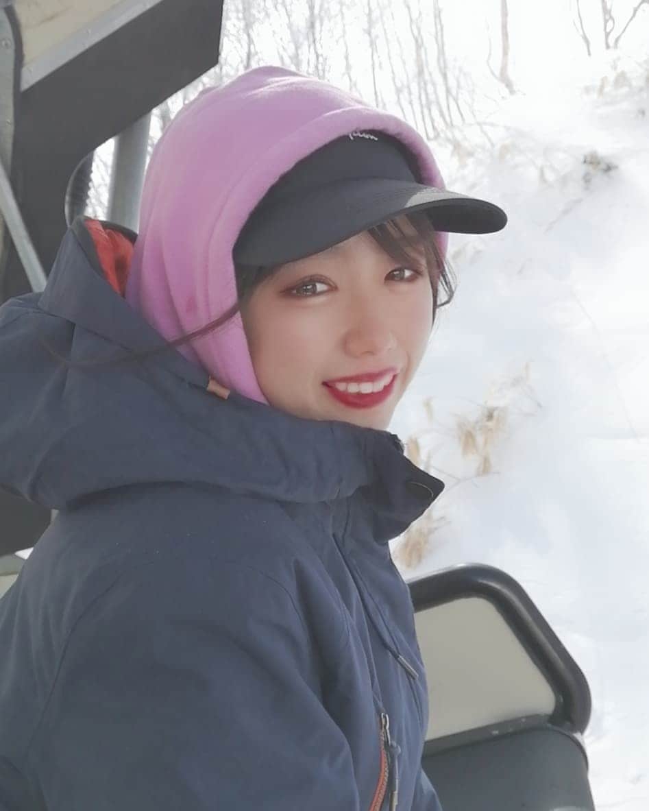 聖母リナコさんのインスタグラム写真 - (聖母リナコInstagram)「滑り納めちゃった😢💗 今シーズン37回行ってたびっくり(笑)(笑)やりきったなぁ〜🌞♥️♥️♥️ 来シーズンの目標もできて早くも楽しみ😚 ． #スノボ女子 #スノボ #かぐらスキー場 #グラトリ女子 #グラトリ練習中」3月24日 17時52分 - minerinako