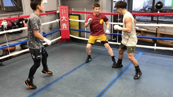 京口紘人のインスタグラム：「. . . workout🔥 . . Touchgame👋 . . #京口紘人 #hirotokyoguchi  #boxing #touchgame #フットワークの練習 #カウンターの練習 #空間把握能力を養うトレーニング」