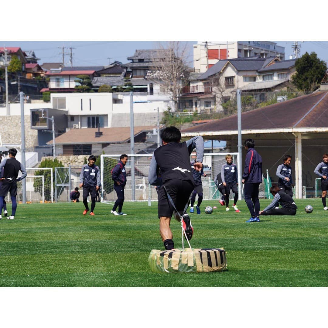 長沼洋一のインスタグラム：「Today's training💪  #今日の練習は #フィジカルトレーニングから #タイヤ引き#野球部じゃないよ #写真のテーマは#後ろ姿w #明日からもいい準備を #今できることをやろう💪 #投稿もたくさん頑張ります」