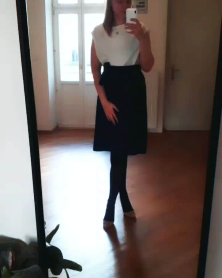 Irisのインスタグラム：「⠀ The result is here! 🆕️ ⠀ A light basic blouse without sleeves will be a great option for summer outfits 🌼 ⠀ ⒾⓇⒾⓈ #iris #style #fashion #beauty #instagood #love #inspiration #happy #cute #photooftheday #like4like #picoftheday #followme #me #follow #art #instadaily #friends #repost #fun #smile #sewing #handmade #mypieces #fitting #mood #doit #staytuned #irisisback」