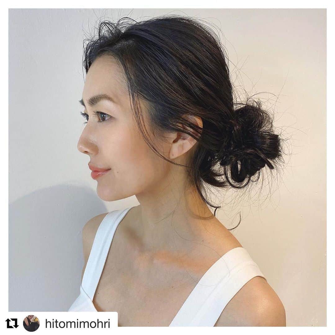 松田珠希さんのインスタグラム写真 - (松田珠希Instagram)「昨日の撮影でお世話になったヘアメイク毛利さんのヘアスタイル🌸 ゆるふわヘアスタイルのおかげで見た目だけでも松田のカドが取れます🙋🏻‍♀️ #Repost @hitomimohri with @get_repost ・・・ ． "オトナ可愛いヘルシーシニオン" . . とってもヘルシービューティーな @tamakimatsuda11  には 巻き過ぎないヘルシーなシニオンを ． ． 適度なツヤとさりげない後毛が大事💮 ． ． ． Tierra ☎️03-6418-8005 ⏰11:00〜20:30 ヘアセット時間外予約も承ってます✂︎ . ．  #松田珠希  さん #毛利仁美 #もうりヘア #もうりメイク #サロン #ヘアメイク #ヘアアレンジ  #ヘア  #ヘアスタイル #ロングヘア #ポニテ #大人カジュアル  #大人女子 #花嫁ヘア #お呼ばれヘア #原宿 #表参道 #美容室 #ロングヘア  #成人式ヘア #二次会  #出張ヘアメイク #オトナ女子  #プレ花嫁 #hair #hairmake #hairarrange #longhair #japan #girl」3月24日 18時57分 - tamakimatsuda11