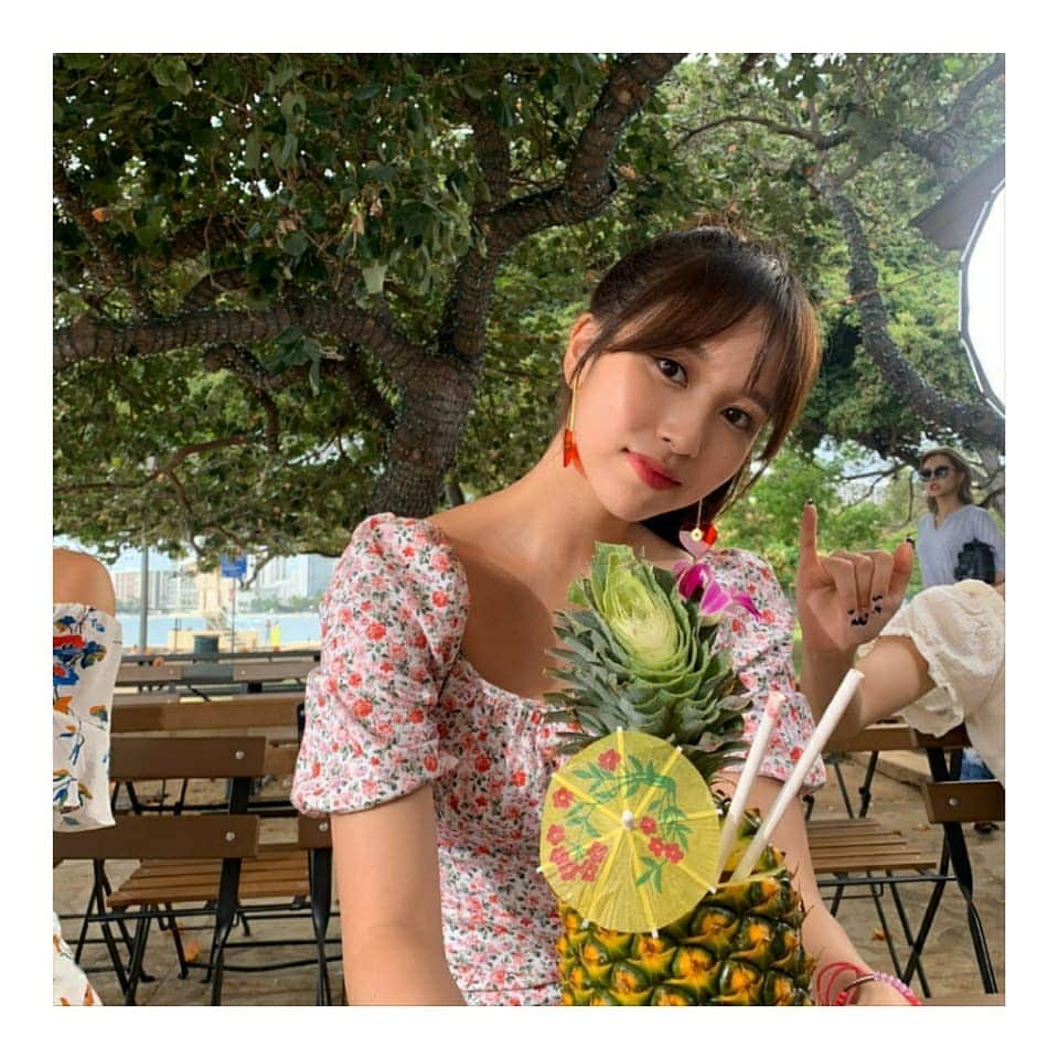 TWICEさんのインスタグラム写真 - (TWICEInstagram)「みーたん💙💙💙 たんじょーびっ おめでとおおおっ🧸♡ おいしいものたべにいこー💙🍑」3月24日 19時03分 - twicetagram