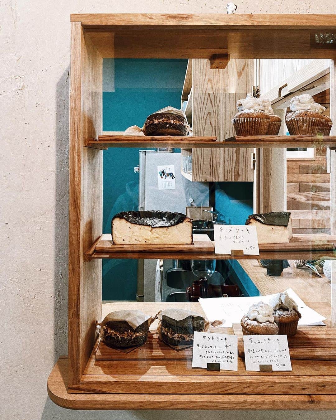 三浦大地さんのインスタグラム写真 - (三浦大地Instagram)「屋久島にポツンとあった小さなカフェ。  こんなお店を営む人生もいいな。  美味しかった。  #雪苔屋 #屋久島 #大地球散歩」3月24日 19時20分 - daichi_1127