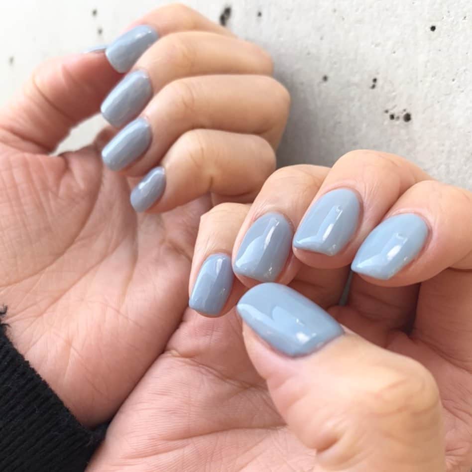 新原愛加のインスタグラム：「. new nail❤︎❤︎ . わたしの1番好きな色💎 少しくすんだ水色でどタイプです❤︎ しゅうちゃんいつもありがとうございます🤍 . @shu99」