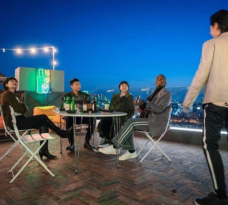 クリス・ライアンのインスタグラム：「내가 사랑하는 사람들 🙂 We have so much fun together. :)」