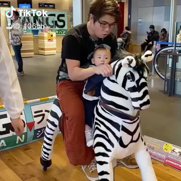 成田童夢のインスタグラム：「全然暴れない将軍…むしろ大人しい(∩´∀`∩)♡w  https://vt.tiktok.com/6vEQvB/ #乗馬 #エコポニー #ラングスジャパン #今日の童夢さん #日常vlog #子供のいる暮らし #赤ちゃんのいる生活」