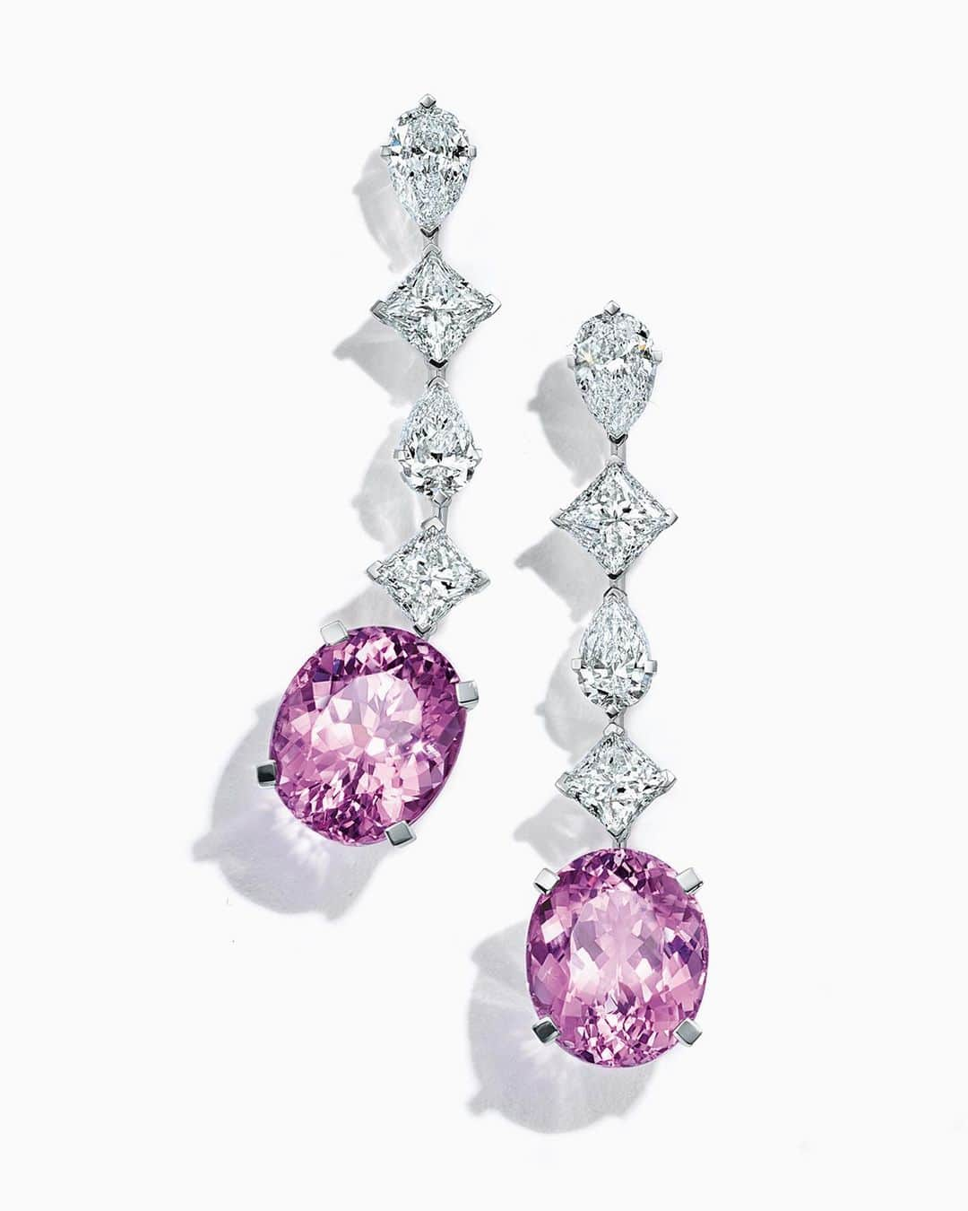 ティファニーさんのインスタグラム写真 - (ティファニーInstagram)「Designed by Chief Artistic Officer #ReedKrakoff for the Extraordinary Tiffany: High Jewelry Collection Spring 2020, these remarkable earrings feature oval kunzites of over 13 total carats suspended from mixed-cut diamonds. They are a bright example of Tiffany’s unparalleled expertise and craft. #TiffanyHighJewelry ——— Love and optimism have always been at the heart of Tiffany & Co. Now more than ever, we believe in dreams.」3月24日 20時00分 - tiffanyandco