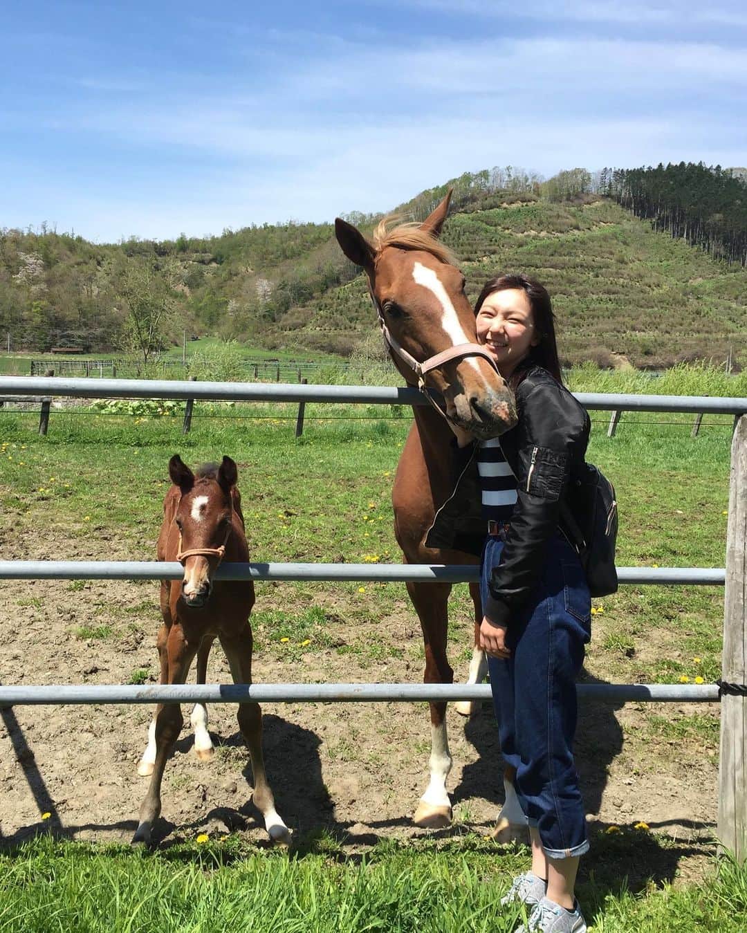 ゆきのしんのインスタグラム：「馬と戯れたい🥺🌸🐴 #馬好き  #北海道　 #4年前の写真 🤔」
