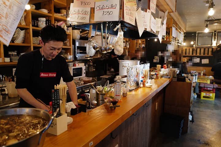 福岡グルメ 福岡ランチ「デビログ」さんのインスタグラム写真 - (福岡グルメ 福岡ランチ「デビログ」Instagram)「博多駅の博多口からすぐのところにある『酒場のんどこ』でちょい飲み🍻 16～18時までは飲み物2杯とごまさば、天ぷらがついて1,000円！せんべろやん✌️ ちょい飲みでこれはありがたいね。 店内は手前側は立ち飲みスペースがあり、奥はテーブル席になっている。 2階は40名まで入れるらしいので、大人数での宴会でも対応できるらしい。 名物の「#もつ煮 」480円を食べながらの一杯は最高やん😋👌 刺身も1人前なんと500円と激安🙆‍♂️ 飲み放題付で3000円(税込)のコースがあるとかすごいね。 大人のメロンクリームソーダ（アルコール入り）とか面白い飲み物もたくさんあるよ😁 . メニュー、他picは「デビログ」に掲載しています。 サイトを見る場合はブラウザで「デビログ」で検索👉 . #酒場のんどこ #福岡市博多区博多駅前 2-4-15 Remix博多 092-402-1700 16:00～0:00（23:30 LO） 日曜営業 無休 . ♦️福岡グルメ 福岡ランチの店舗探しならブラウザで「デビログ」で検索👉 ♦️「デビログ」に掲載していないディープな店舗情報はブラウザで「もっとデビログ」で検索👉 . #福岡居酒屋 #博多駅前グルメ #福岡せんべろ #福岡もつ煮 #のんどこ #pr #福岡 #博多 #fukuokapics #fukuoka #fukuokacity #hakata #fukuokarestaurant #fukuokagourmet #IGersJP #ig_japan #福岡レストラン #福岡飲食店 #福岡グルメ #福岡ランチ #福岡ごはん #福岡ご飯 #食べログ福岡 #福岡飯 #福岡食べ歩き #インスタグルメ」3月24日 20時07分 - devi_takahashi