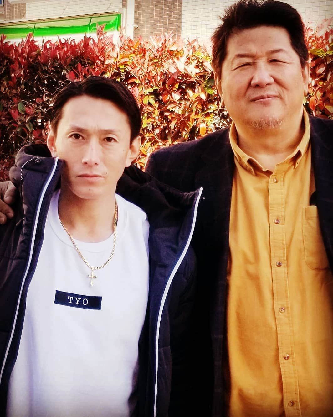 黒石高大のインスタグラム：「毎回思うんだけど デカイ 身体もだけど人として 大きいなーって思う 前田日明に出会って人生変わった人 多いと思う オレも そんな１人 感謝です押忍 #前田日明 #後ろから見ると #クマです #勝てる気がしません #クマには勝てる気がします でも #前田日明には勝てる気がしません」