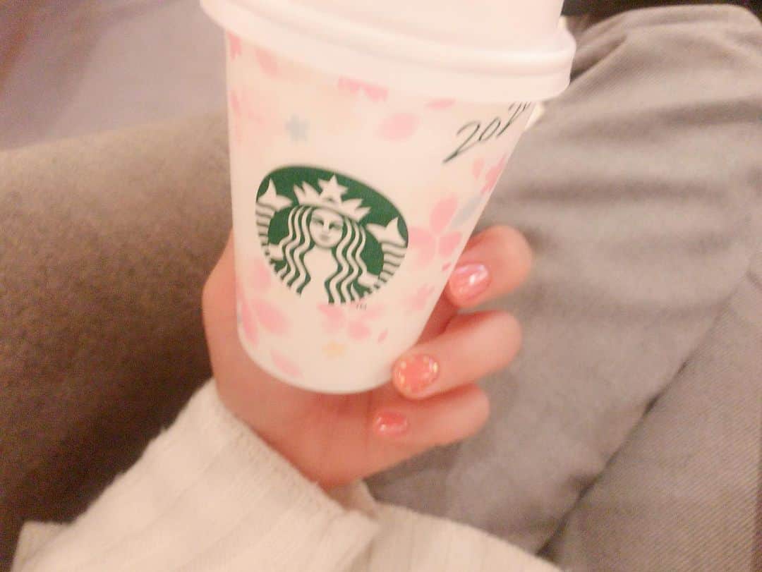 のインスタグラム：「spring🌸 New nails💅🏻 LUCU♡GEL @lucugel_nail ・ ・ ・ #golf  #new #nails #spring  #lucugel #takigawa #純国産 #化粧品登録 #肌に優しいネイル  #いつもありがとうございます #感謝」