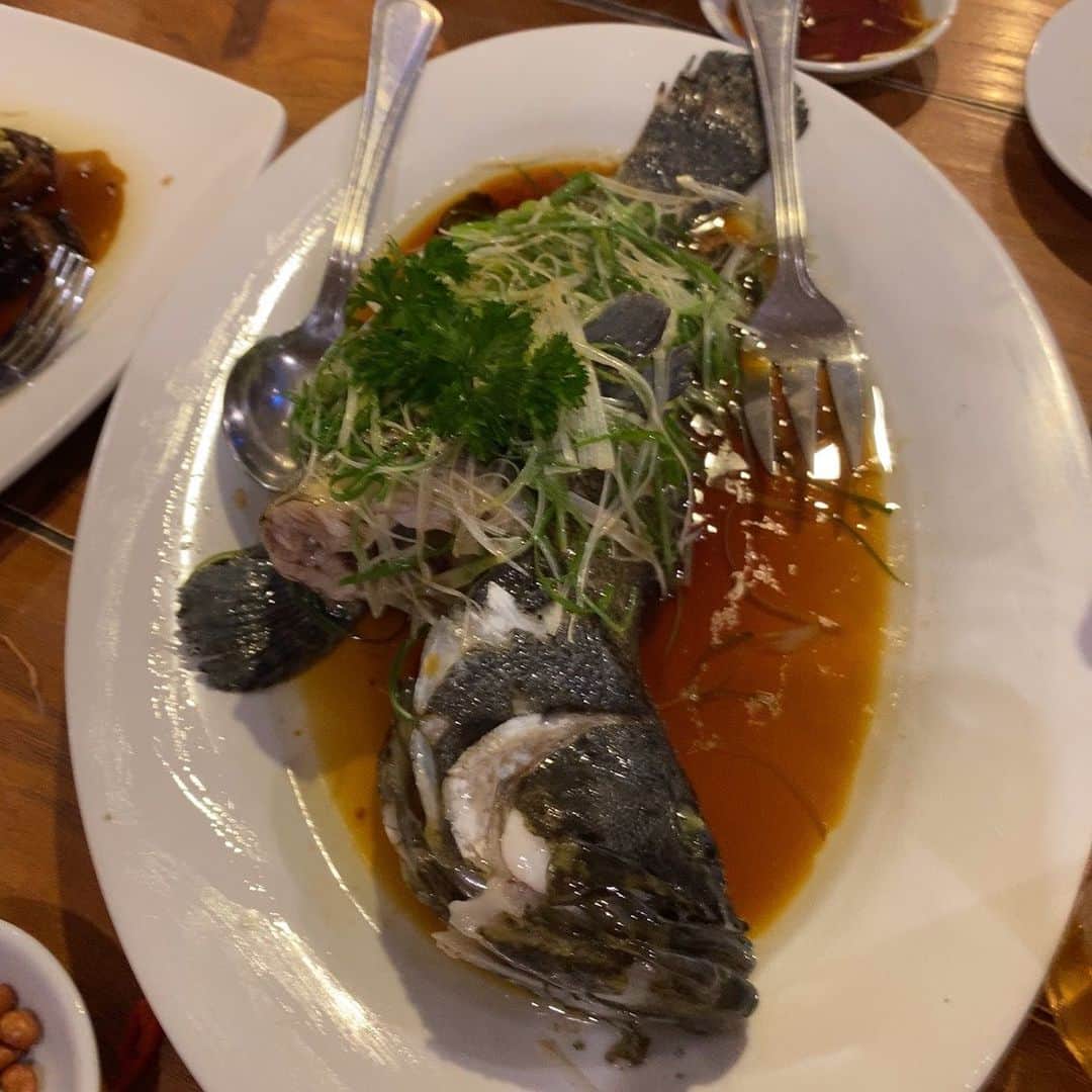 Isseki Nagaeさんのインスタグラム写真 - (Isseki NagaeInstagram)「Hong kong style Chinese dish at Bali  #surfinglife #surftrip #dinner #chinesefood #seafood #prawns #grooper #duck  バリ最後の夜は香港料理。シーフードいっぱい。中国人がコロナでシャットアウトされているのですいてましたけど、ここは美味しい。また来ます！」3月24日 20時29分 - isseki_nagae