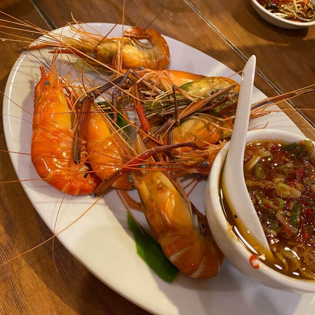 Isseki Nagaeさんのインスタグラム写真 - (Isseki NagaeInstagram)「Hong kong style Chinese dish at Bali  #surfinglife #surftrip #dinner #chinesefood #seafood #prawns #grooper #duck  バリ最後の夜は香港料理。シーフードいっぱい。中国人がコロナでシャットアウトされているのですいてましたけど、ここは美味しい。また来ます！」3月24日 20時29分 - isseki_nagae