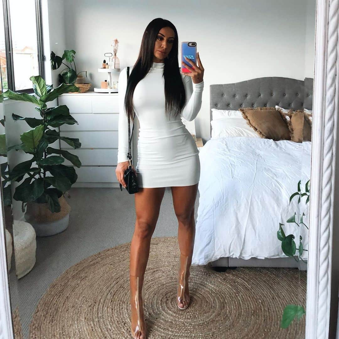 Steph Paccaさんのインスタグラム写真 - (Steph PaccaInstagram)「Crazy world we live in 🌎 There is never too much awareness when it’s for the right cause, so just a little reminder to stay at home 🙏🏽❤️ keep your distance from others, stay hygienic and look after your health. Eat well, sleep well and try to keep your body moving even at home! Do what you can to make the world a better place ♻️ #socialdistancing #slowthespread #keepyourdistance」3月24日 20時24分 - steph_paccaa