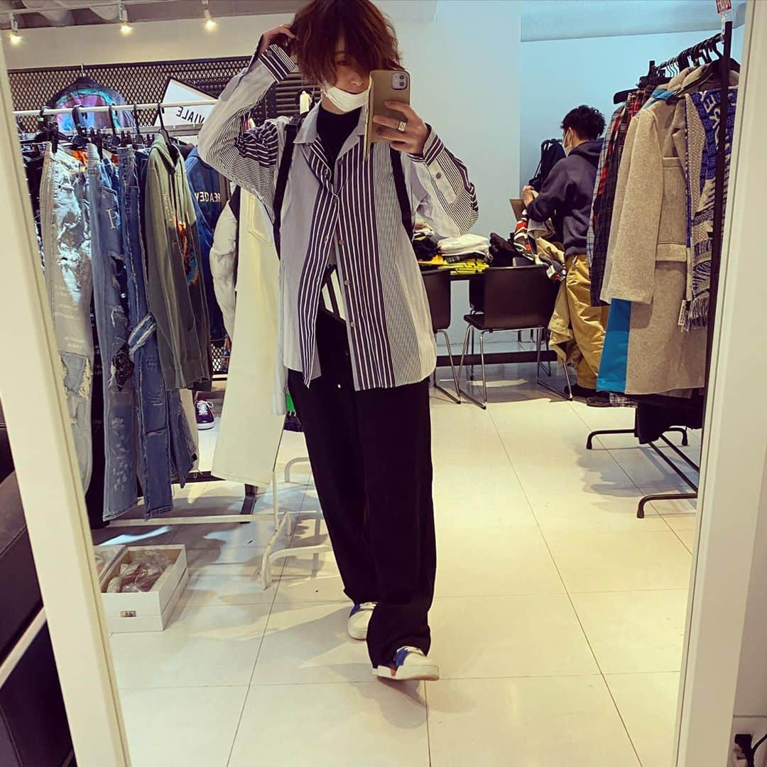 西山茉希さんのインスタグラム写真 - (西山茉希Instagram)「@worldstyling.corp  @ws.aoyama  #私の爆買い店 #私服と衣装とアクセサリー  メンズアイテム倉庫。 メンタル天国。  #今回もまた #視力とテンション潤った  春菜さんの新作アクセも予約完了ーっ♪  #パール×シルバー @philosophy_arts  なかなかブランドを覚えないタイプなので、 今度ちゃんと調べておきます。 m(__)m  #フィーリングッドでゲット派  あのね、 今日ね、 銭湯の受付でね、  男性用のロッカーキー渡されて 慌てたんだお。 ま、いっか。」3月24日 20時36分 - maki.nshiyama50